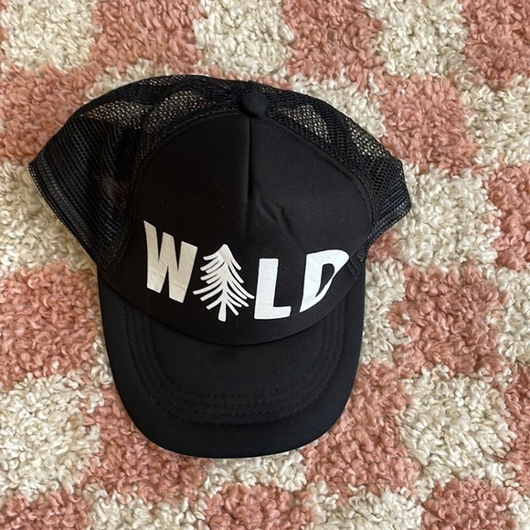 WILD BLACK AND WHITE TRUCKER HAT - Picture 1 of 2